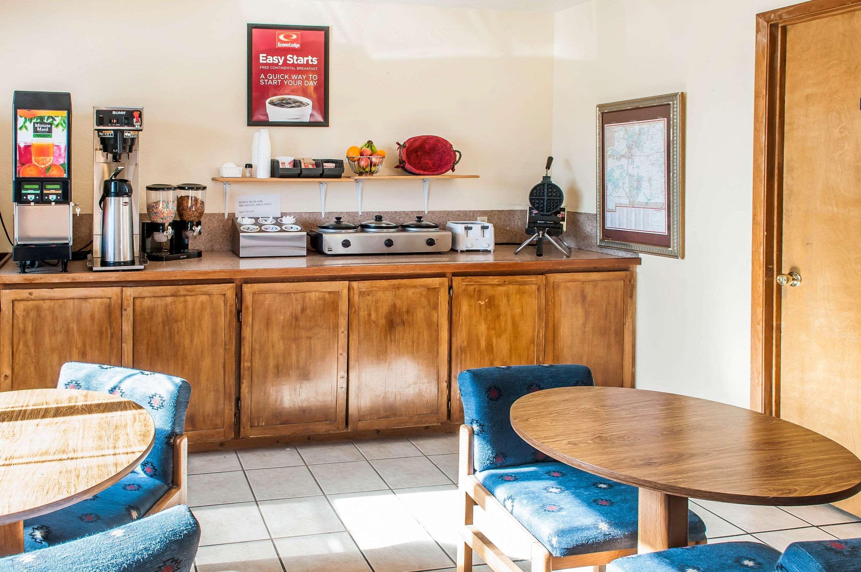 Econo Lodge Eagle Nest Bagian luar foto