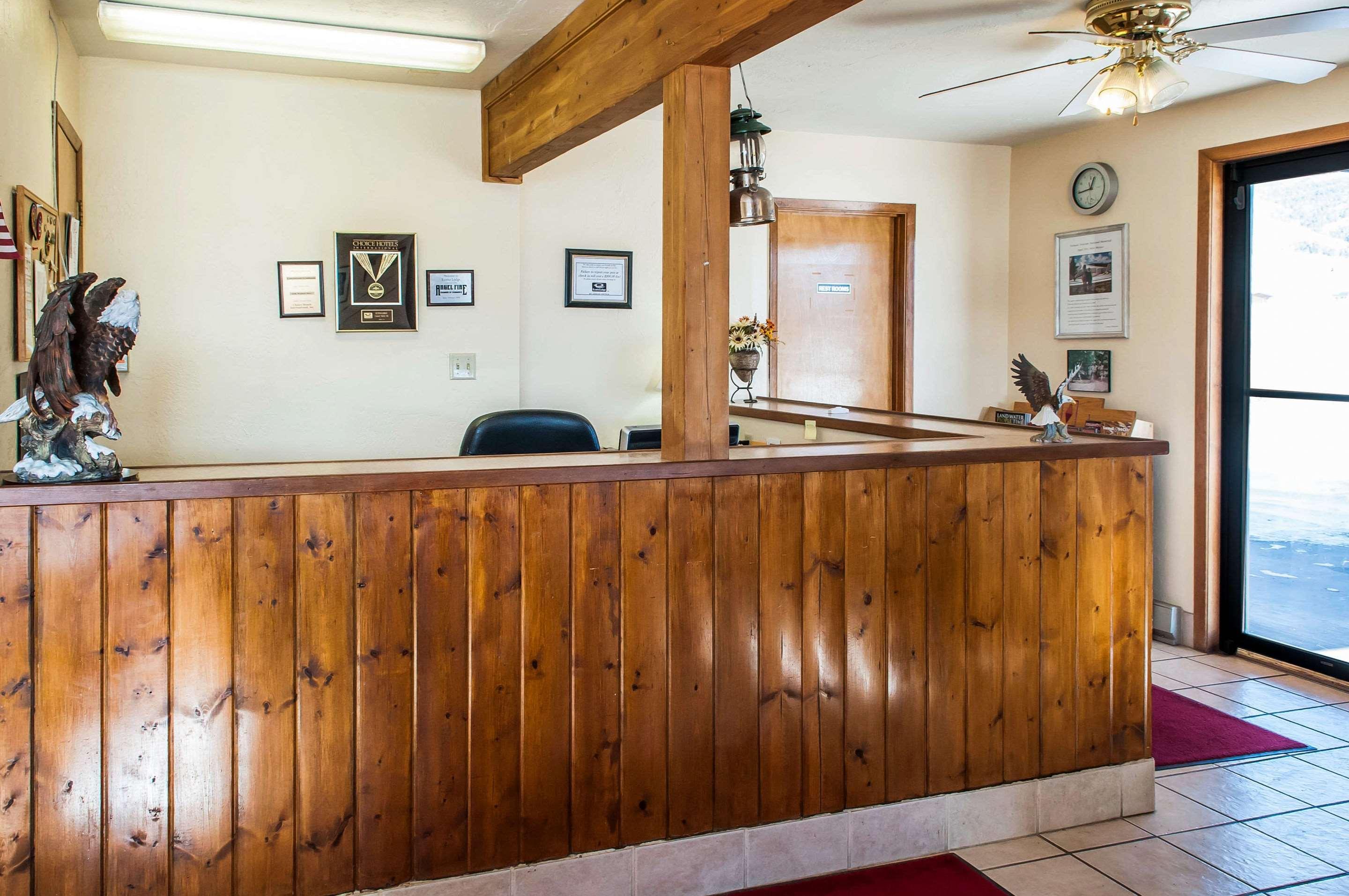 Econo Lodge Eagle Nest Bagian luar foto