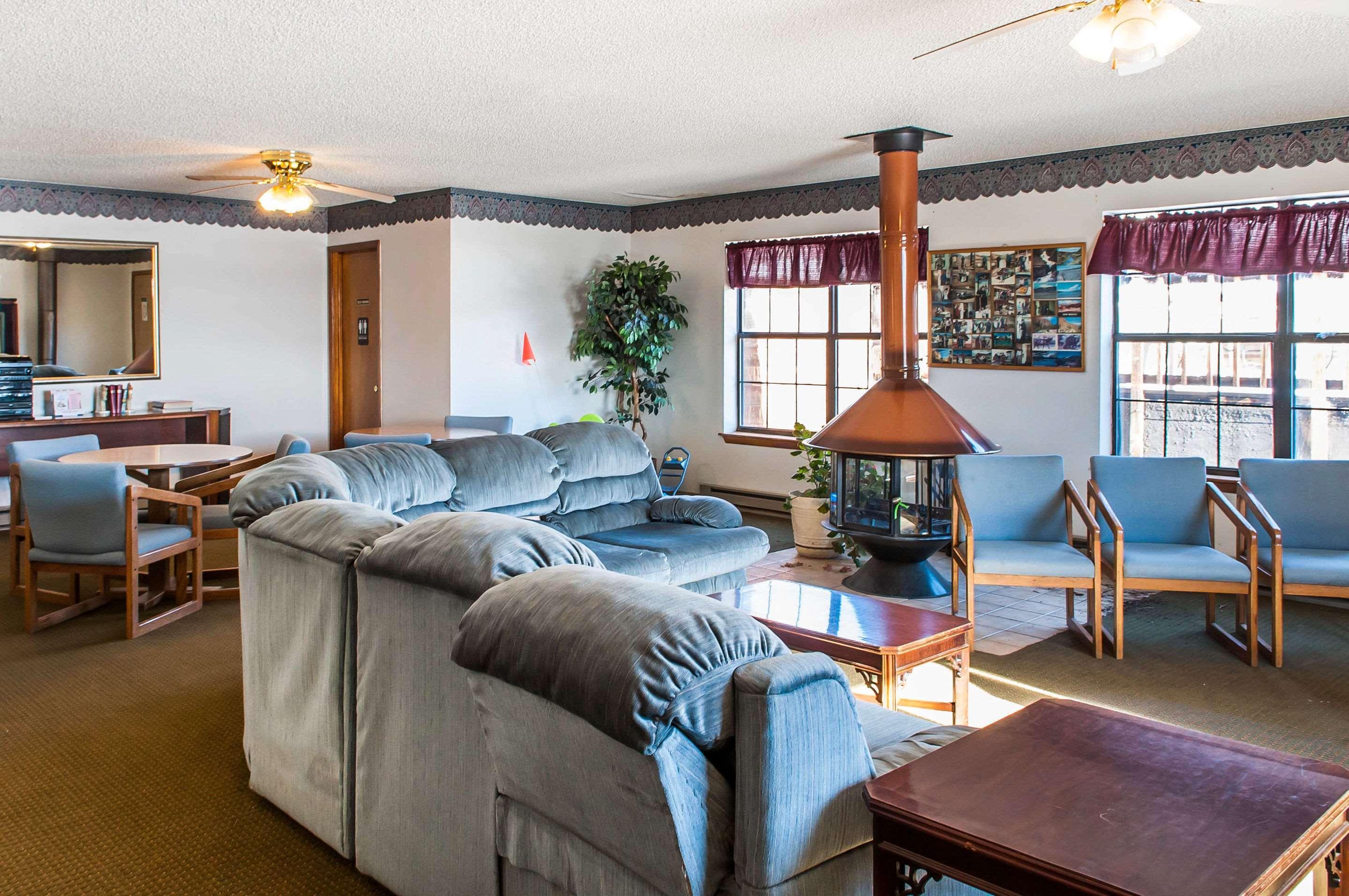 Econo Lodge Eagle Nest Bagian luar foto