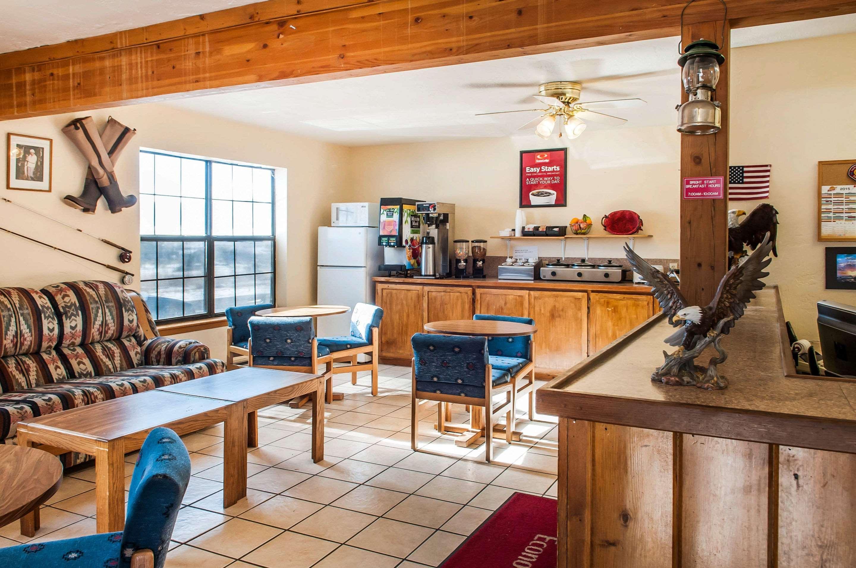 Econo Lodge Eagle Nest Bagian luar foto