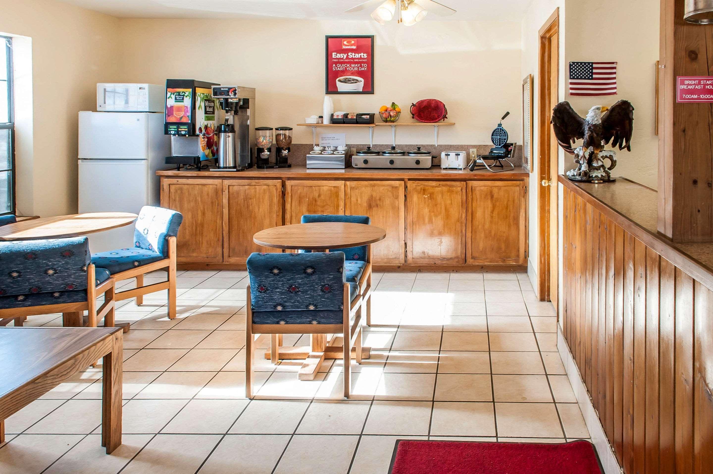 Econo Lodge Eagle Nest Bagian luar foto