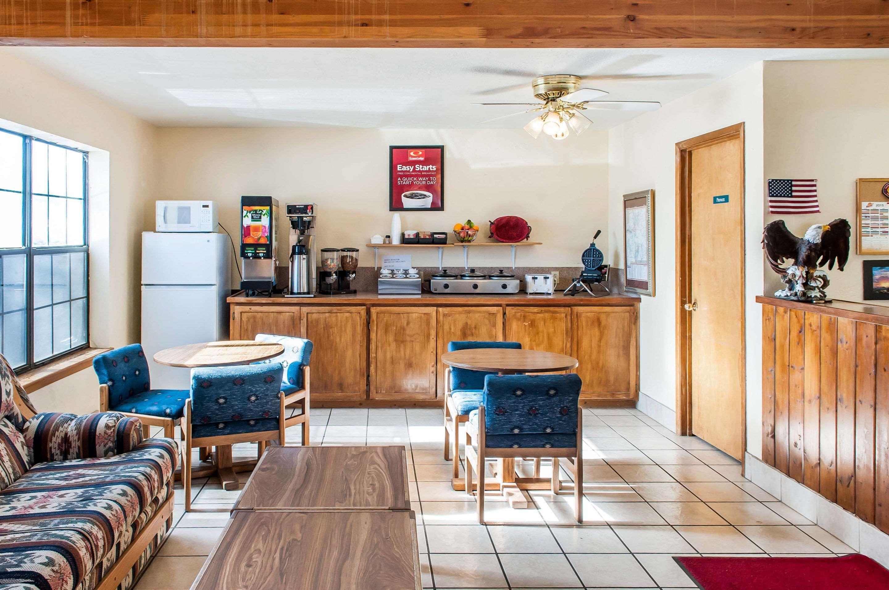 Econo Lodge Eagle Nest Bagian luar foto
