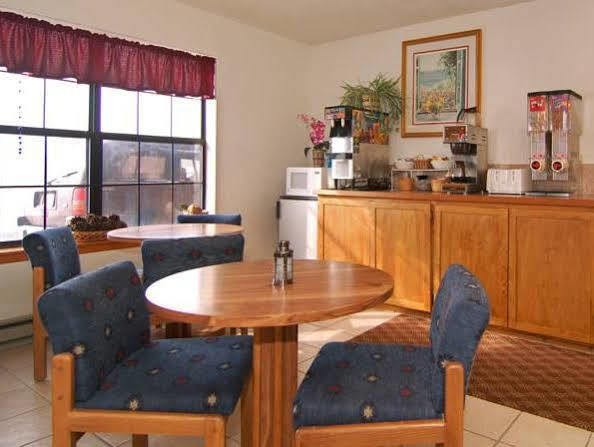 Econo Lodge Eagle Nest Bagian luar foto