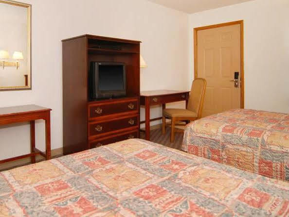Econo Lodge Eagle Nest Bagian luar foto